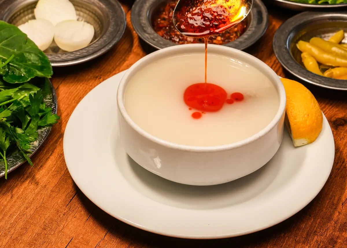 Bulyon Yok, Şifa Var: Han Çorba’nın 12 Saatlik Lezzet Sırrı